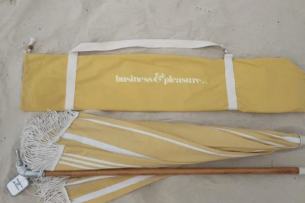 BUSINESS & PLEASURE PREMIUM BEACH UMBRELLA-VINTAGE YELLOW STRIPE