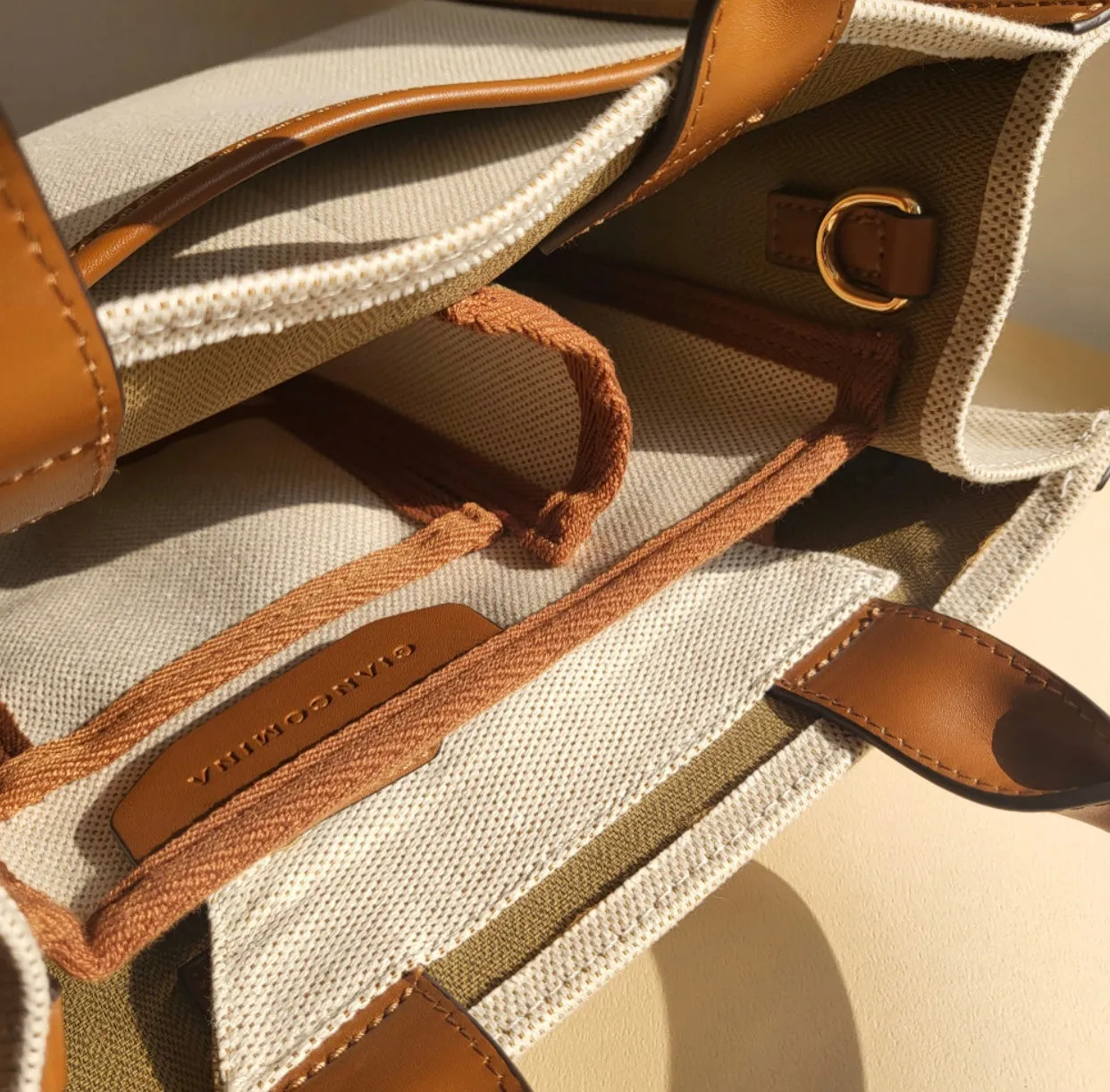 Camelewon Canvas Bag