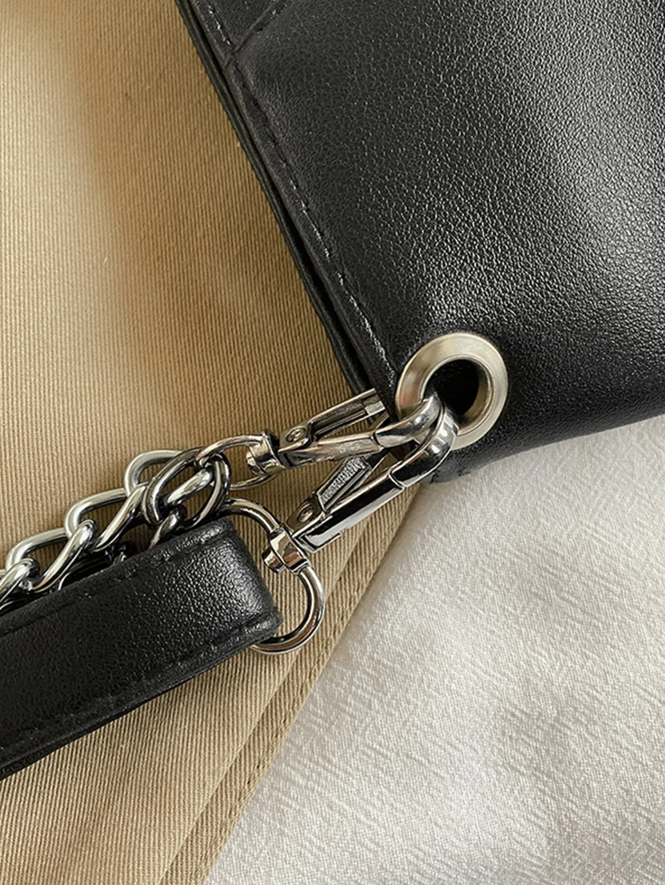 Chain Decor Shoulder Bag