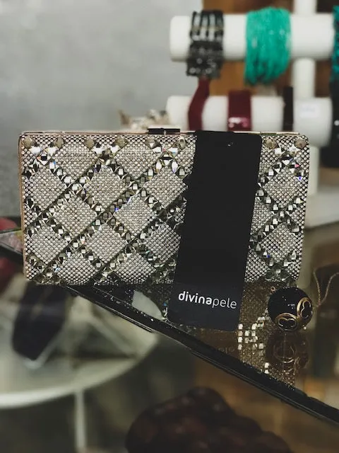 Diamond purse by Divina Pele