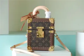 LV Camera Box Monogram Canvas By Nicolas Ghesquiere For Women,  Shoulder And Crossbody Bags 21.5cm/8.5in LV 