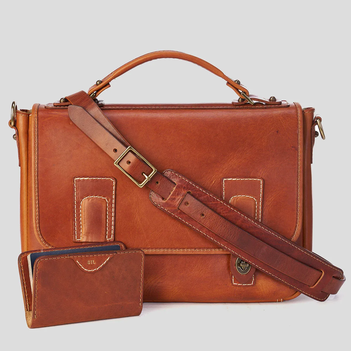 No.210 Americana Messenger | Chestnut