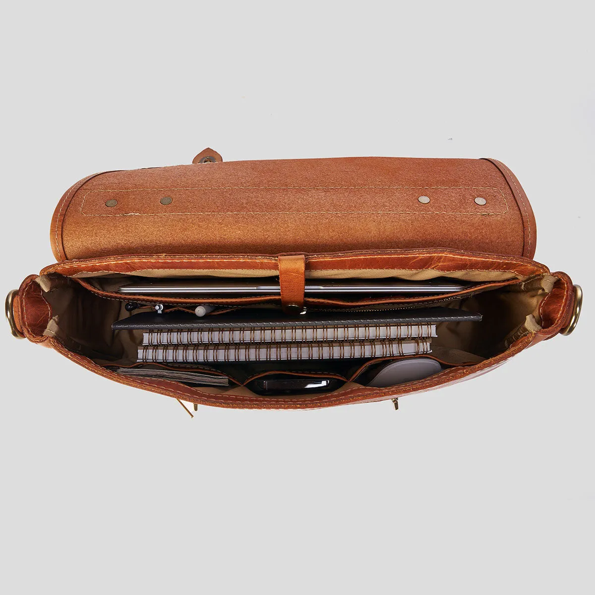 No.210 Americana Messenger | Chestnut