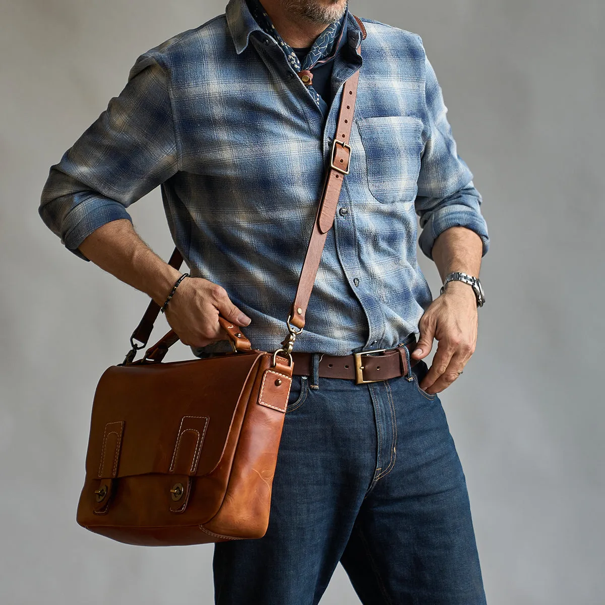 No.210 Americana Messenger | Chestnut