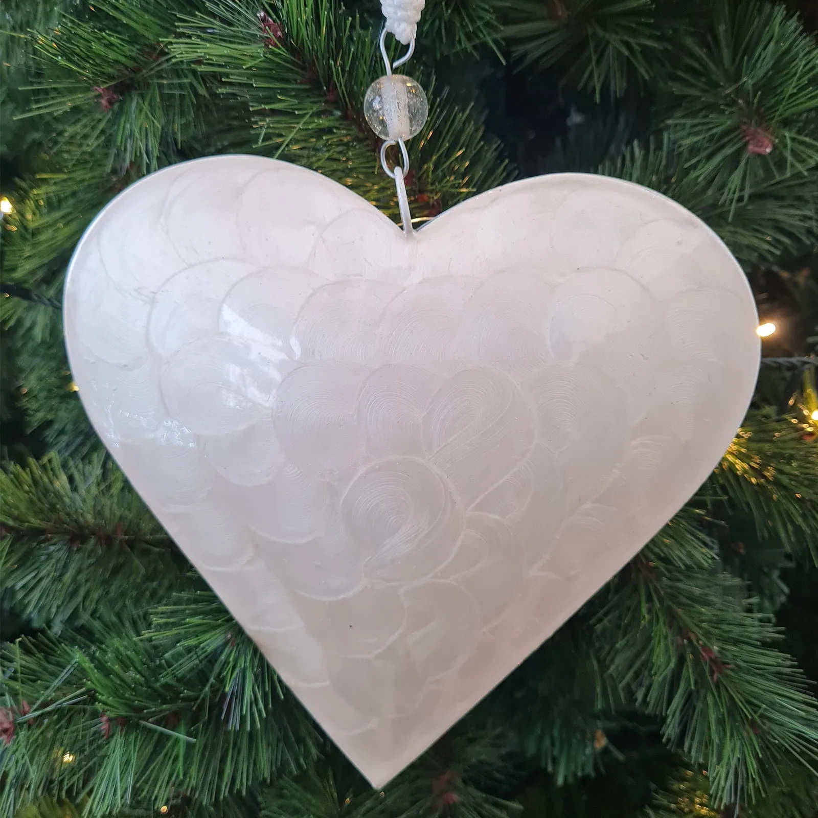 Pallina per Albero di Natale in latta Cuore Bianco effetto Madre Perla h 19 cm